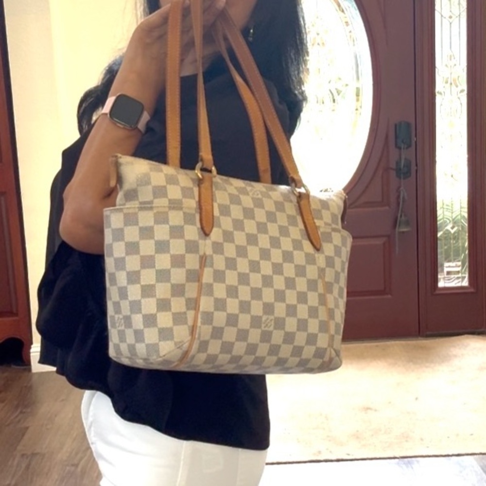 Louis Vuitton Checkered Tote Bag - Beige and Brown